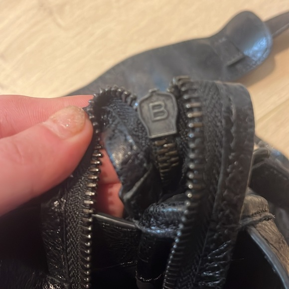 Thrifted graffiti City bag , unsure? - Picture 3 of 8